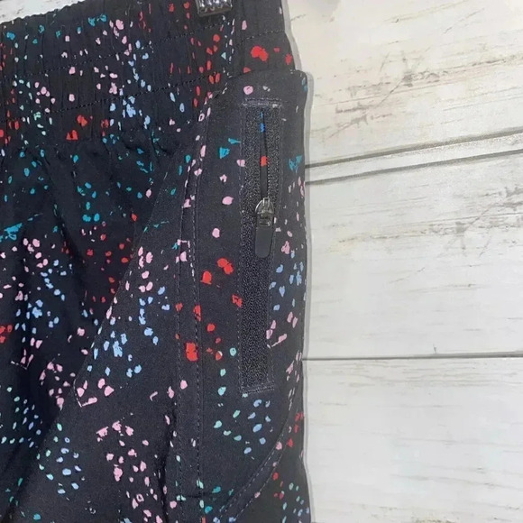 Avía Athletic Shorts - Picture 5 of 6